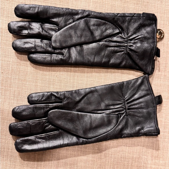 MICHAEL Michael Kors Black Quilted Gloves - Picture 3 of 5